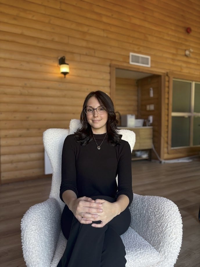 Mia Doucet - Guest Services